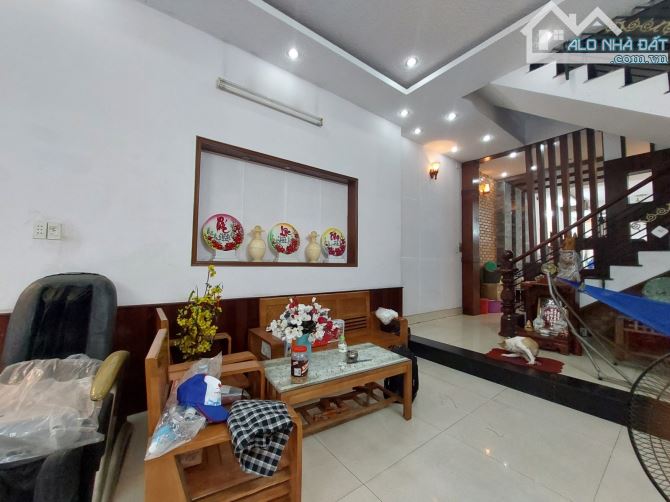 NHÀ ĐẸP, 3 TẦNG, 2 MẶT TIỀN, Đ. HÀ HUY GIÁP, P.THẠNH LỘC/Q12, 98M2, CHỈ 10TỶ