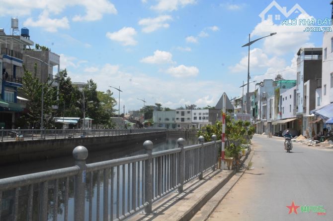 Kẹt NH, bán gấp nhà MT kênh Phạm Huy Thông P6, DT 4x21m, 5 lầu cn 83m2, giá 17 tỷ TL
