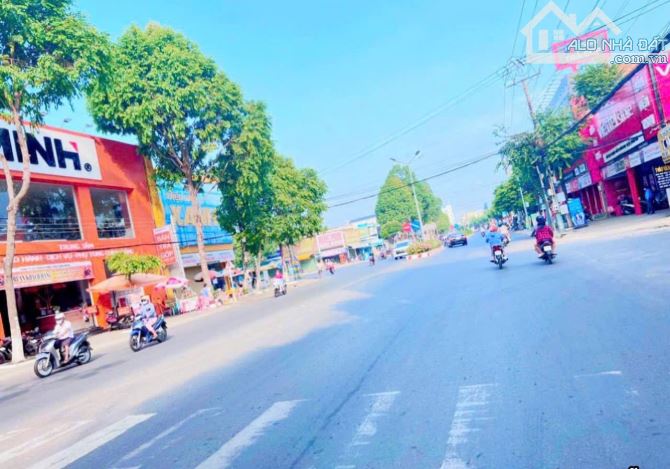 Cần bán 5 x 45 nhà đất mặt tiền CMT8 phường 3 Tp Tây Ninh