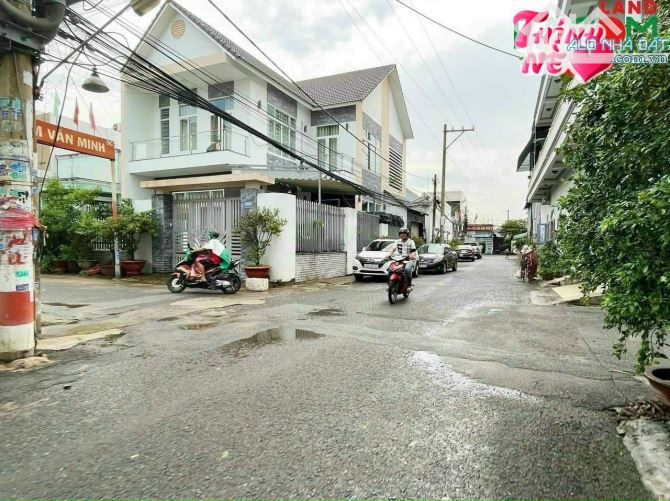 Gía Sốc hơn 3 tỷ - 100,m2 dt, BánNhà 1 Lầu Xây ở tâm huyết ngay cư xá ngân hàng p Tân Hiệp