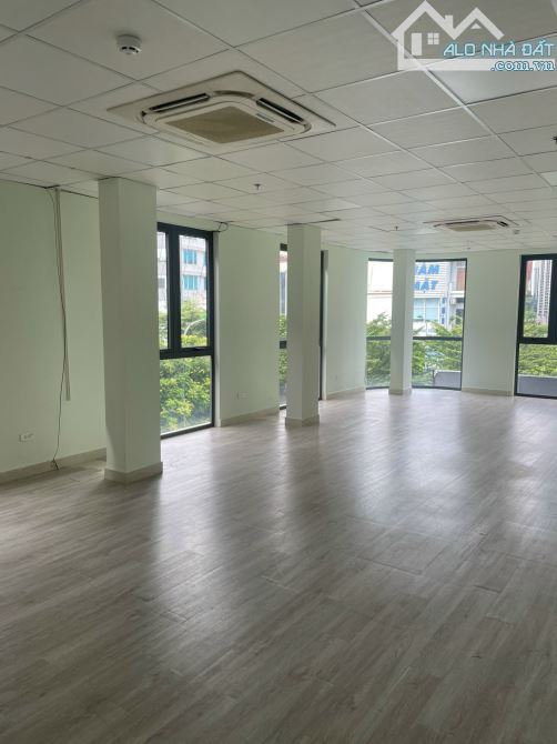 Cho thuê văn phòng 100m2 tại Trung Kính đường đôi giá thuê 16 triệu/tháng