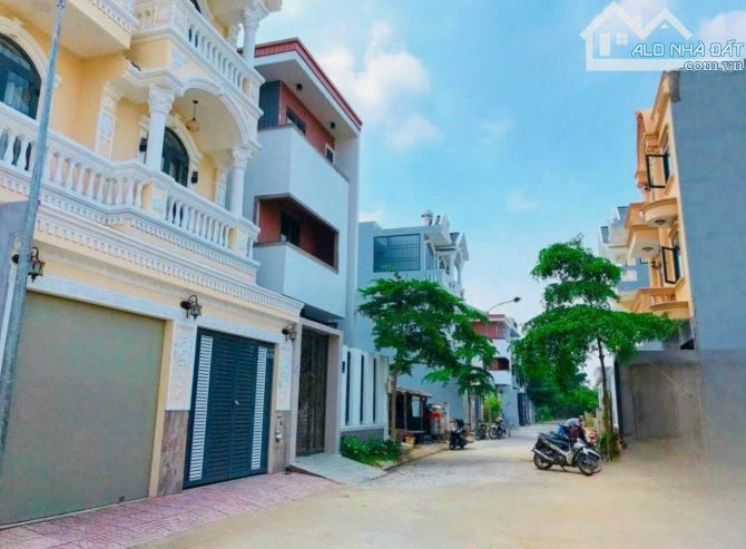 Bán Đất LvL. Dt 6*14 Full Thổ. Mt. 8m. Xây Ngay 4 Tầng. Giá 3 tỷ 3