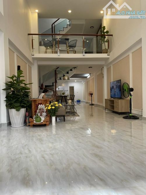 Bán Nhà Biệt Thự VIP Thành Thái Quận 10, 108m2, 4 Lầu, Sẵn Dòng Tiền, Tặng Nội Thất