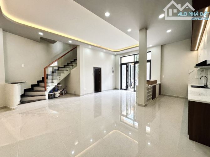 BÁN NHÀ PHÚ NHUẬN HẺM 3M 70M2 NGANG 5.5M NỞ HÂU 4 PN SÁT MT ĐẸP LUNG LINH CẦM BÀ THƯỚC - 1