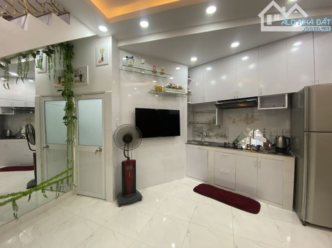 Nhà mới 3 lầu 3PN 4WC Lê Quang Định 22m2 chỉ 3.9 tỷ - 1