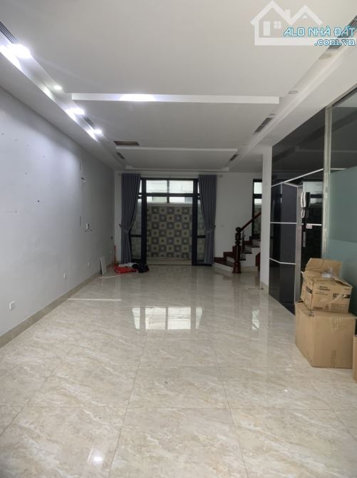 Cho thuê sàn tầng 1 VinHàm Nghi, Mỹ Đình, Hà Nội. 93m2, giá 17tr - 2