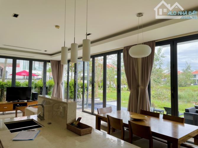 Bán biệt thự biển The Ocean Villas cách biển 50m2, dt 620m2, sổ hồng sẵn, giá 40tr/m2 - 5