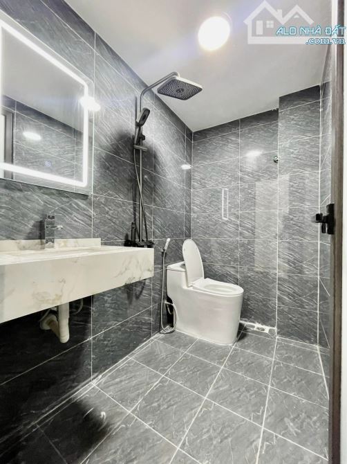 Quá hiếm! Bán nhà đường Cầu Giấy 40m2*4T, MT 4m lô góc ô tô đỗ cửa kinh doanh,giá 8 tỷ - 7