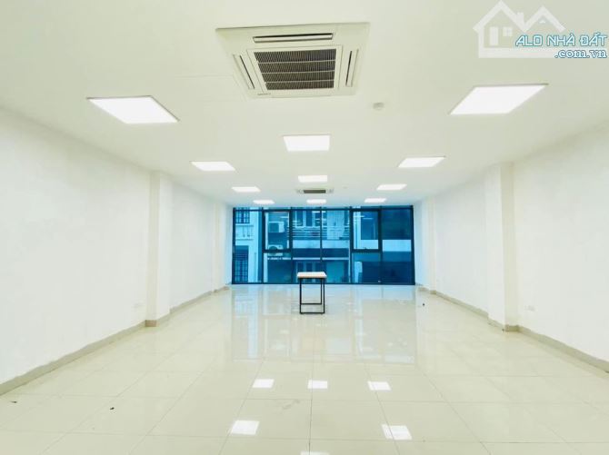 Cho thuê văn phòng tại Nguyễn Ngọc Nại sàn 90m2 nhà xây mới, ô tô đỗ cửa view siêu đẹp