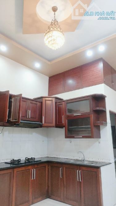 Bán nhà mặt tiền đường 8m vỉa hè 3m Tân phú 54m2 3 tầng giá 6.7 tỷ