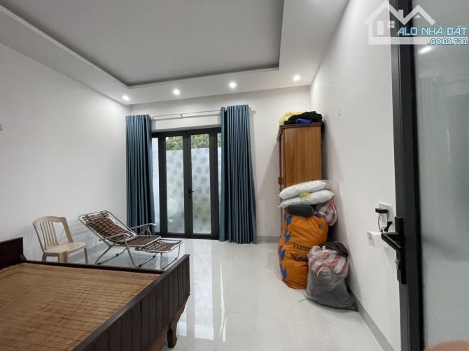 Bán nhà Thế Lữ - Sơn Trà, nhà 2 tầng, 120m2, 3Pn, có gara oto