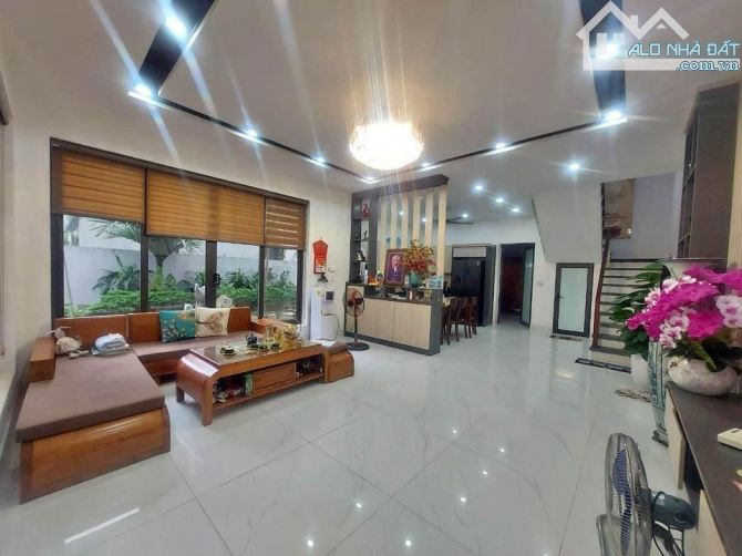 Khu VIP bán gấp nhà phạm văn đồng 45m2 đường trước nhà 5m ô tô để gần nhà giá 5,56 tỷ