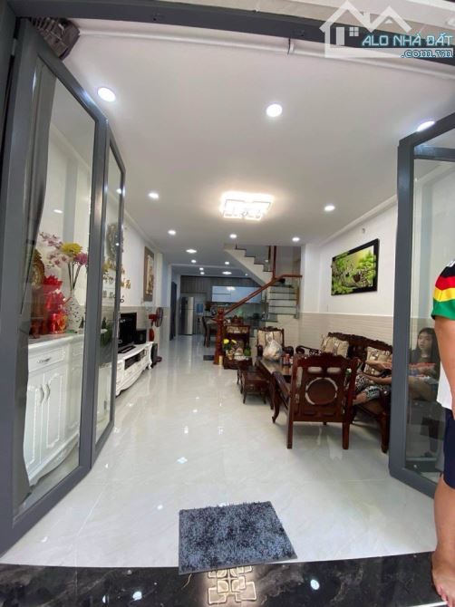 Nhà Nở Hậu Cực ĐẸP Tạ Quang Bửu Quận 8, Gần 50m2, 3 Tầng 5Pn Chỉ 6 Tỷ TL
