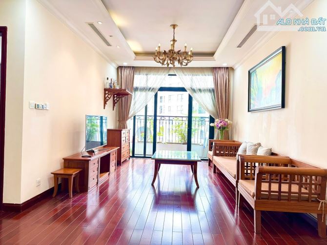 Cho thuê chung cư toà R2 Royal căn 07 tầng trung view hồ bơi, 115m2 gồm 3 ngủ 2wc - 1