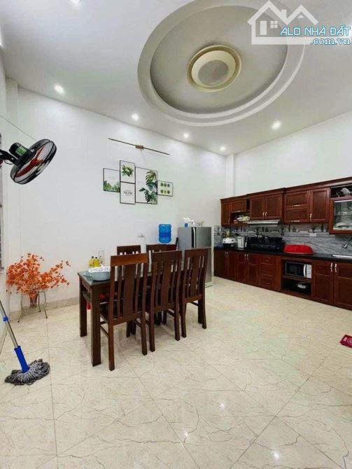 BÁN  NHÀ QUAN HOA CẦU GIẤY, 40M2 6 TẦNG, NHÀ MỚI FULL NỘI THẤT, GIÁ 6.8 TỶ - 1