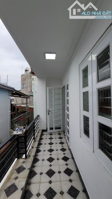 Bán nhà sổ hồng riêng, DT sàn 107m2 một trệt một lầu, hẻm xe máy quay đầu, khu không ngập - 1