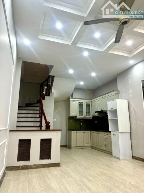 Bán nhà Hồng Tiến - 68m2 - 5T - 10,3 tỷ - nhà đẹp ,thang máy, ngõ ô tô thông - 1