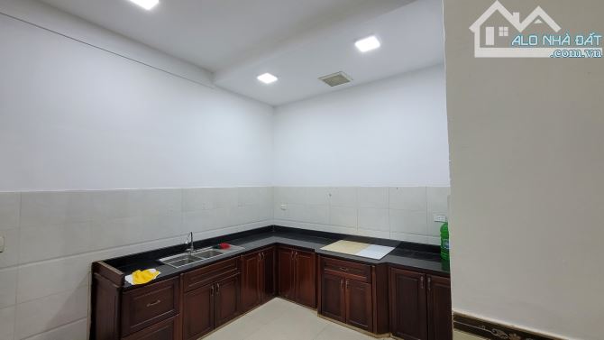 Bán nhà sổ hồng riêng, DT sàn 107m2 một trệt một lầu, hẻm xe máy quay đầu, khu không ngập - 2