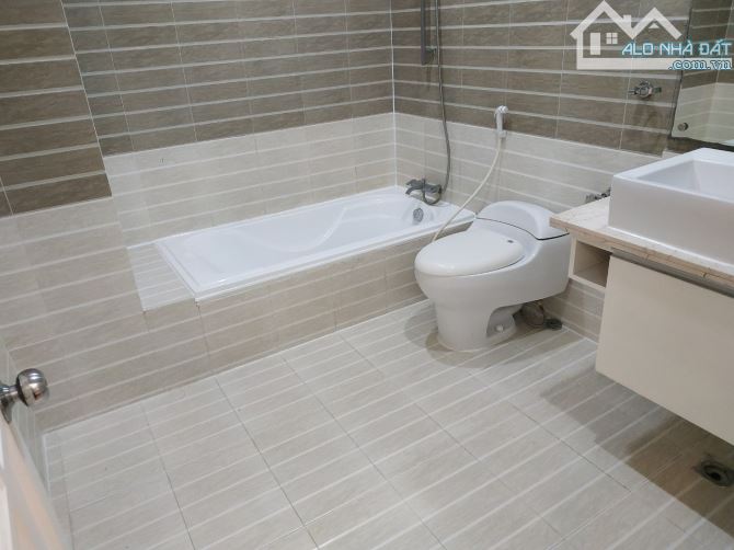 Cho thuê căn hộ Khải Hoàn, Lạc Long Quân,p5,Q11: 125m2, 3p ngủ, NTCB, 15tr - 3