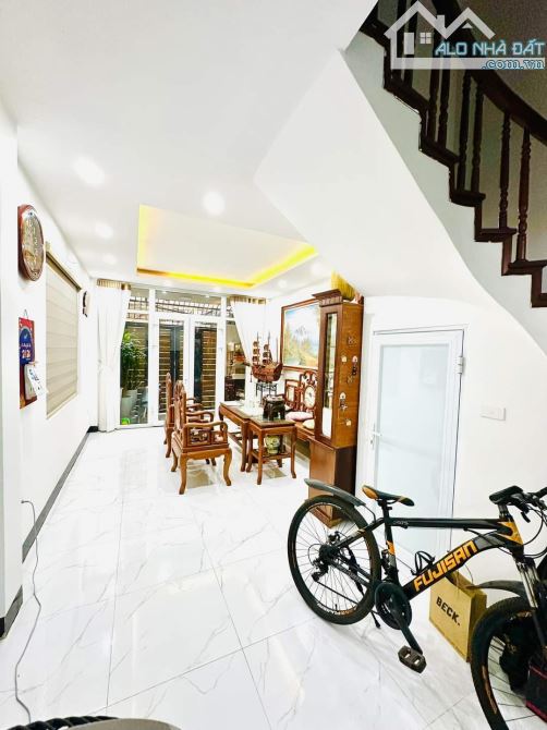 Bán Nhà Hoàng Hoa Thám 52m x 5t Giá 10.5 Tỷ  🏠🏠NHÀ ĐẸP - FULL NỘI THẤT TIỀN TỶ - 20M Ô T - 3