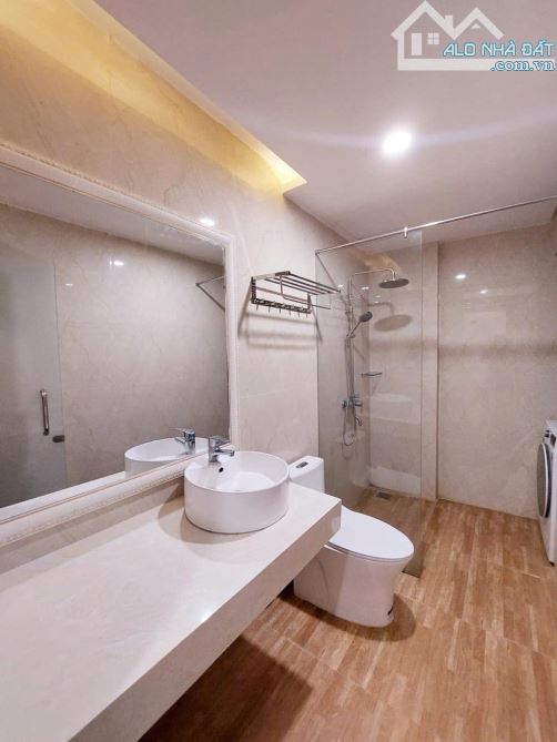 SIÊU PHẨM! Toà căn hộ khách sạn 8 tầng  - Mặt Phố An Đồn -  Cạnh Phạm Văn Đồng. DT 2.4 tỷ - 4
