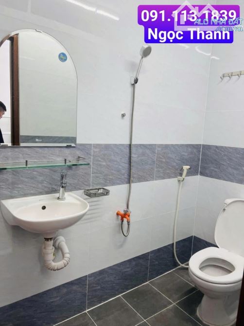 $ Cho Thuê Nhà Đẹp- đường 30/4, quận Tân Phú. 5m x 20m, trệt trống, có lửng. Chỉ 13Tr $ - 5