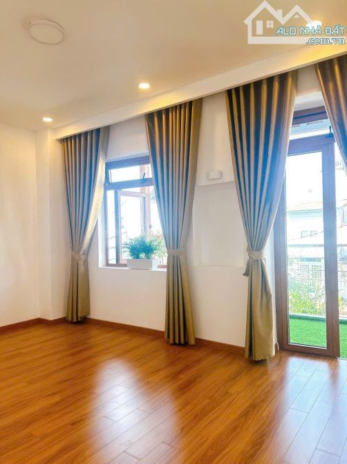 BÁN Nhà PHỐ GIÁ 8,3 TỶ đường Ngô Quyền 70m2 SRXD có SÂN ĐẬU oto toạ lạc TRUNG TÂM Đà Lạt - 5