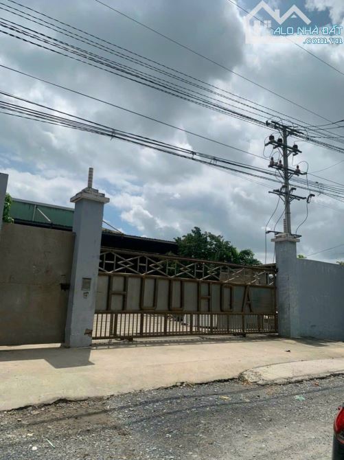 Nhà xưởng dt 3600m2 xã Long Khê,Cần Đước,Long An giá 35 tỷ