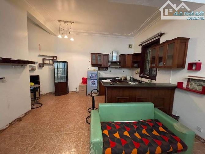NHÀ ĐẸP CẦU GIẤY 55m2- GẦN PHỐ - Ô CHỜ THANG MÁY - THIẾT KẾ XỊN XÒ CHỈ HƠN 9 TỶ.