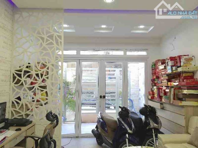 Nhà đẹp hẻm rộng 8m Kinh Dương Vương, 4 x 17.5, 4 tầng BTCT 5 PN tặng nội thất cao cấp