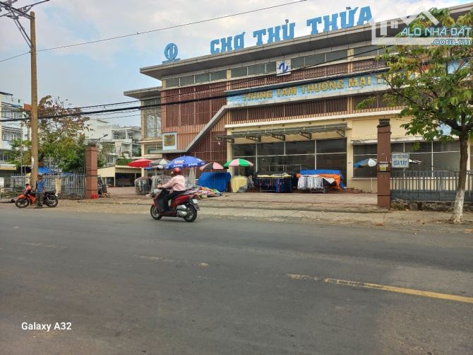 CHỦ GỬI BÁN LÔ ĐẤT 353M2 GIÁ CHỈ 2 TỶ THỊ TRẤN THỦ THỪA GIÁ TỐT GỌI CHO EM GẶP CHỦ