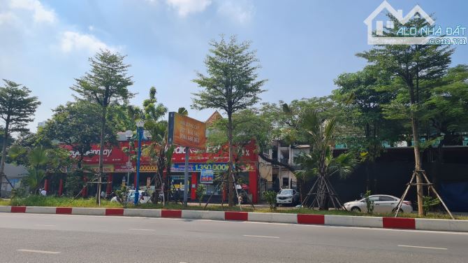 CĐT Cho thuê mặt bằng kinh doanh Quận Cầu Giấy, dt 1000m2 MT50m, sâu 20m