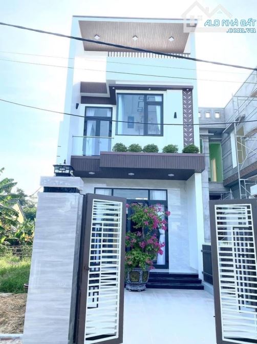 Thanh lý nhà Bình Chánh 92,5m2 Shr 1 trệt 1 lầu giá 800tr