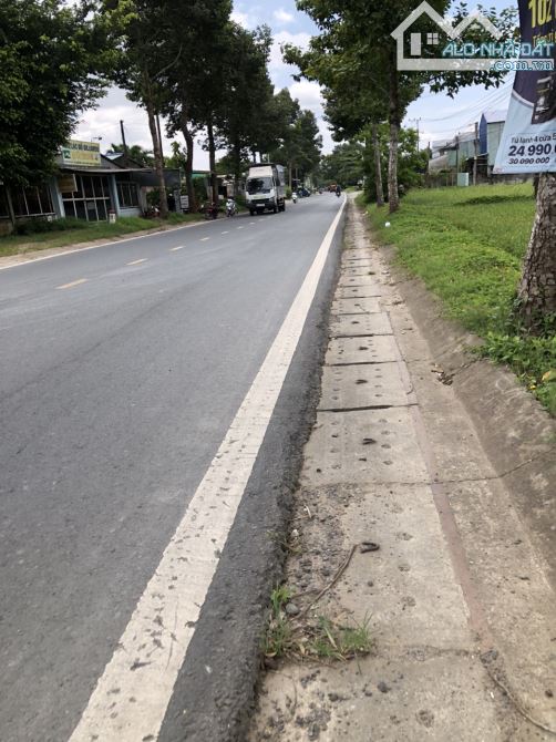 Cần bán đất gốc 2 mặt tiền đường quốc lộ 60 thuộc xã lương Hòa huyện Châu Thành TP Trà Vin
