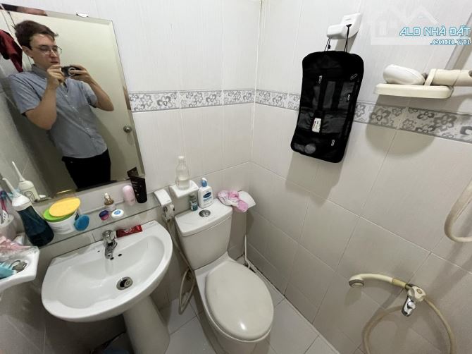 Cho thuê chung cư B1, Trường Sa, P.17, 60m2, 2pn, 2wc, có giường, tủ máy lạnh, 12tr - 11