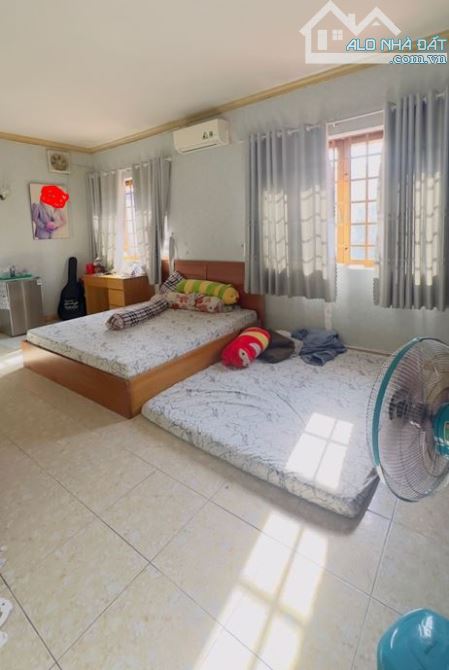 Bán Biệt Thự 2 Tầng, Mặt Tiền, Giáp Đường Lê Văn Việt, Dt 212m2, Ngang 10m, Chỉ 20.5 tỷ - 2