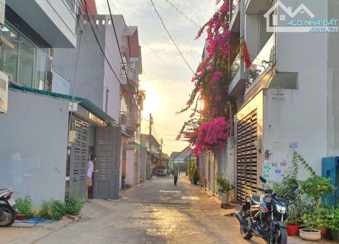 bán đất hẻm 30 Hoàng Hữu Nam, Quận 9, Gần ngã ba mỹ thành. - Diện tích 58.4m² (4x14.6m). - 2