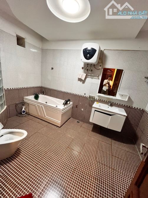 Bán nhà 6 tầng ngõ ô tô đường Cát Dài, dt 92m2, mt 4,5m có cầu thang máy - 4