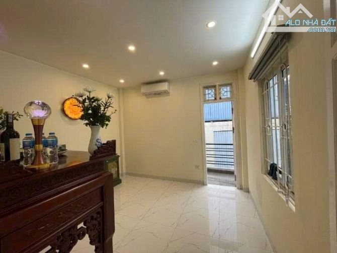 10tỷ Ô TÔ VÀO NHÀ - LÔ GÓC - 3 MẶT THOÁNG TRẦN KHÁT CHÂN 4 tầng 45m². - 5