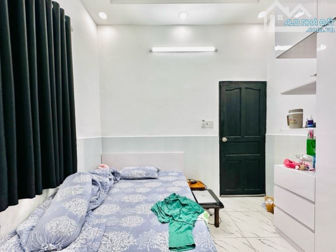 5.9 TỶ - PHAN VĂN TRỊ - 33MV – NGANG HƠN 4M - HẺM NHỰA 6M – XE HƠI NGỦ TRONG NHÀ – 4 PHÒNG - 6