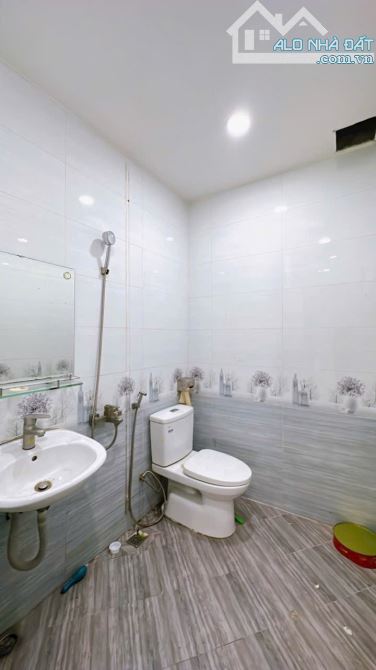 SIÊU PHẨM 5 TẦNG 50M2 GIÁ RẺ CÁCH XE  HƠI 3 CĂN CHỈ 10 MÉT KHAI THÁC 25TR/TH - 9