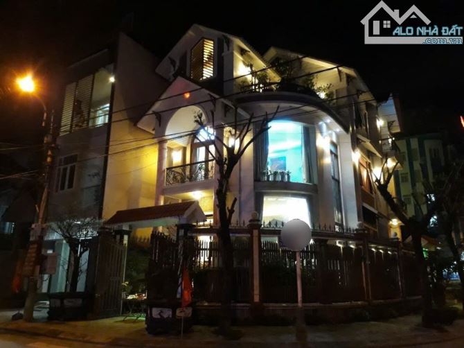 Bán Villa Lô góc 2 mặt tiền đường sát Phạm Văn Đồng, Sơn Trà . 160m2, 4 tầng, 6PN.Giá 22.x