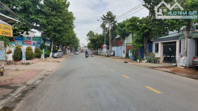 Bán nhà c4 ngay siêu thị Go Đông Hòa Di An, 165m2, ngang 6.7m , chỉ 3 tỷ 8