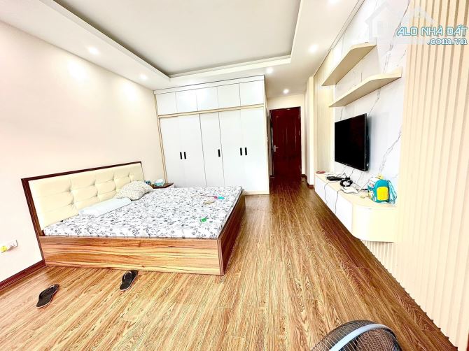 Bán nhà Hoàng Ngân, Thanh Xuân: 42m2*5T chỉ 6 tỷ 6 trước nhà thoáng sáng, ở luôn, nhà còn