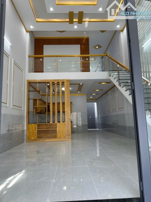 Bán gấp nhà 1 trệt 1 lửng đúc sân xe hơi, sổ riêng sẵn thổ cư 100%, ngay chợ Changsin