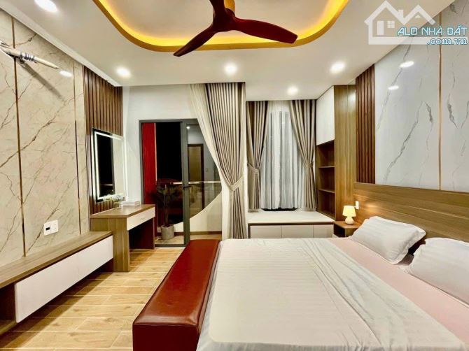 HẺM XE HƠI THÔNG - 4 CHỖ VÀO NHÀ - ĐỐI DIỆN VINCOM QUANG TRUNG - 1