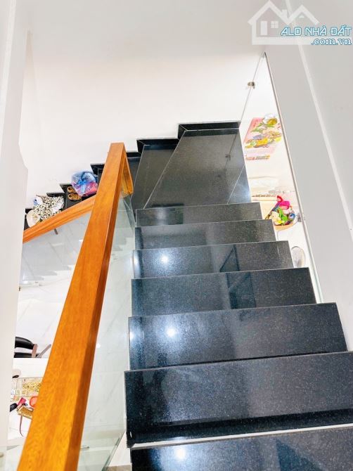 TRUNG TÂM CẦU GIẤY – NHÀ ĐẸP LONG LANH – TẶNG NỘI THẤT SẴN Ở - GIÁ TỐT - 1