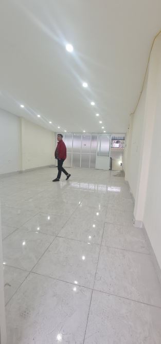 Cho thuê nhà Ngõ 93 Hoàng Văn Thái, 110m2 x 2 sàn, 16 triệu/tháng, xe tải đỗ cửa - 1