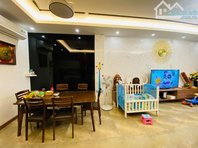 Giá đầu tư! Bán nhà Trần Quốc Hoàn Ô tô, kd đỉnh, DT 55/66m2, MT 5,5m Giá hơn 15 tỷ - 1