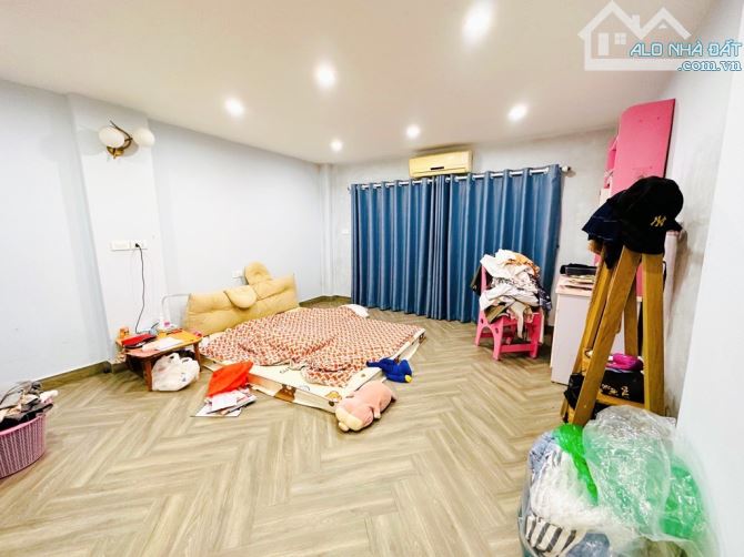 TRUNG TÂM CẦU GIẤY – NHÀ ĐẸP LONG LANH – TẶNG NỘI THẤT SẴN Ở - GIÁ TỐT - 2